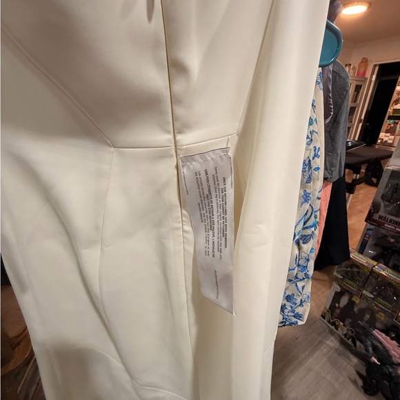 BCBGMaxAzria -BCBG MAXAZRIA Michaella Strapless Gown - Picture 9 of 17